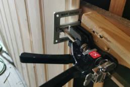 Pressing the wall panels together, using the Viking Arm® - The original