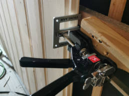 Pressing the wall panels together, using the Viking Arm® - The original